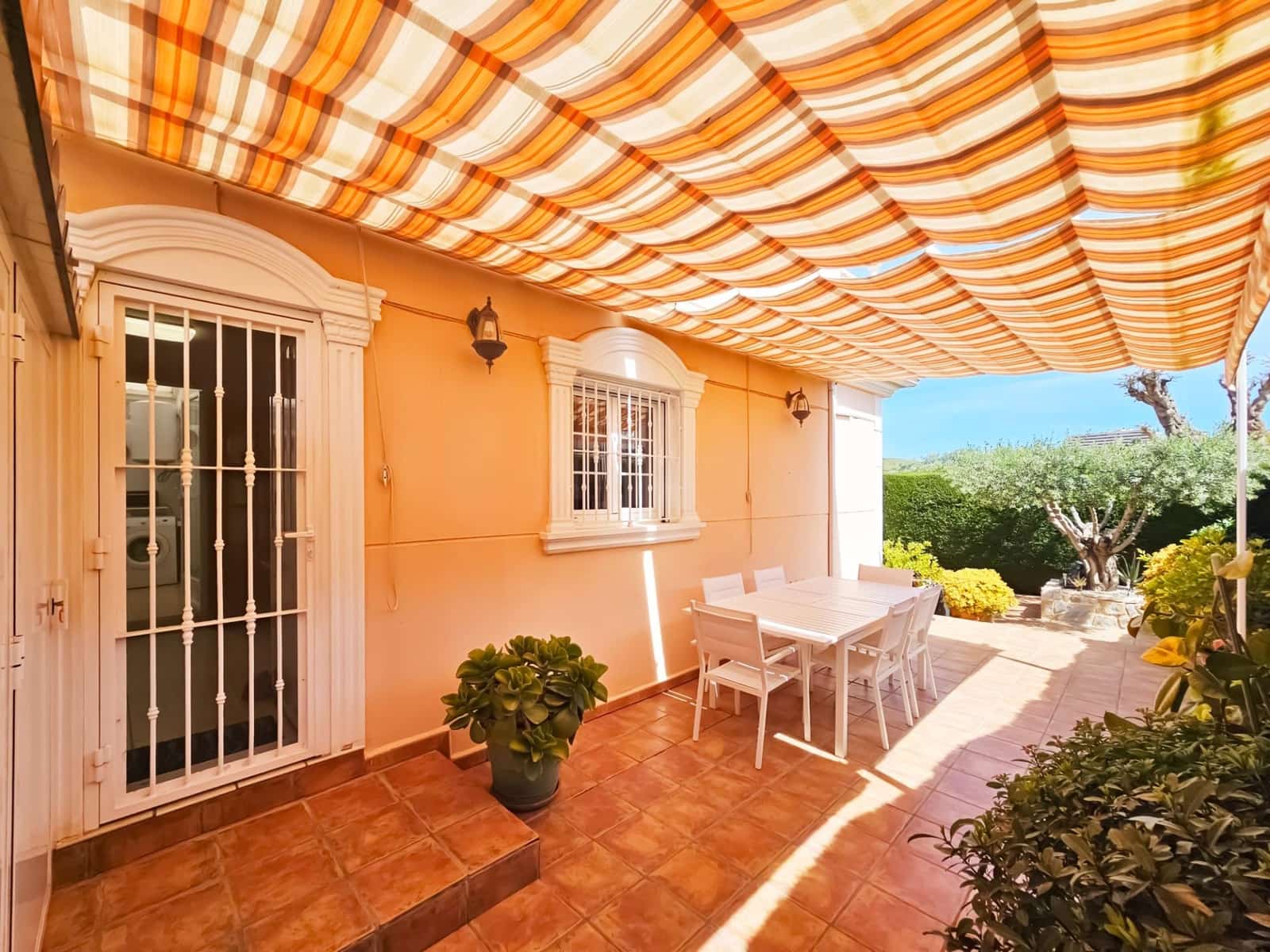 3 sovrum Bungalow till salu i Gran Alacant med pool - 319 900 € (Ref: 9808016)