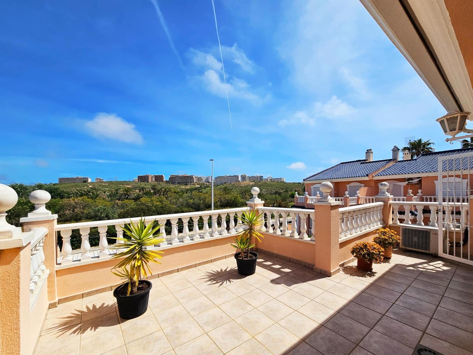 3 sovrum Bungalow till salu i Gran Alacant med pool - 319 900 € (Ref: 9808016)