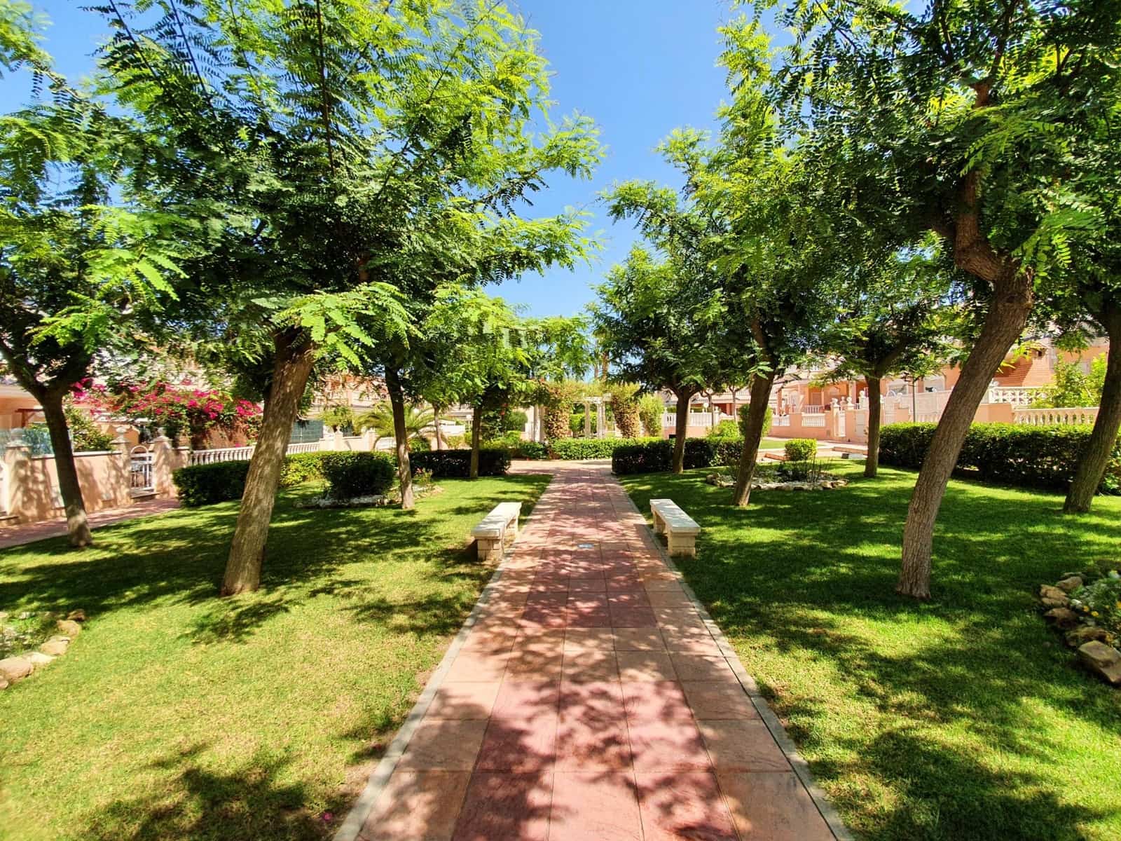 3 sovrum Bungalow till salu i Gran Alacant med pool - 319 900 € (Ref: 9808016)