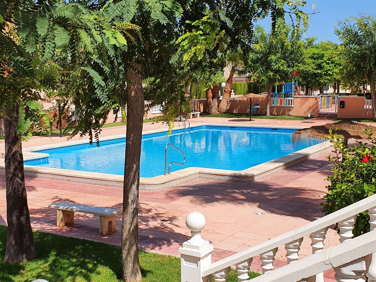 3 sovrum Bungalow till salu i Gran Alacant med pool - 319 900 € (Ref: 9808016)