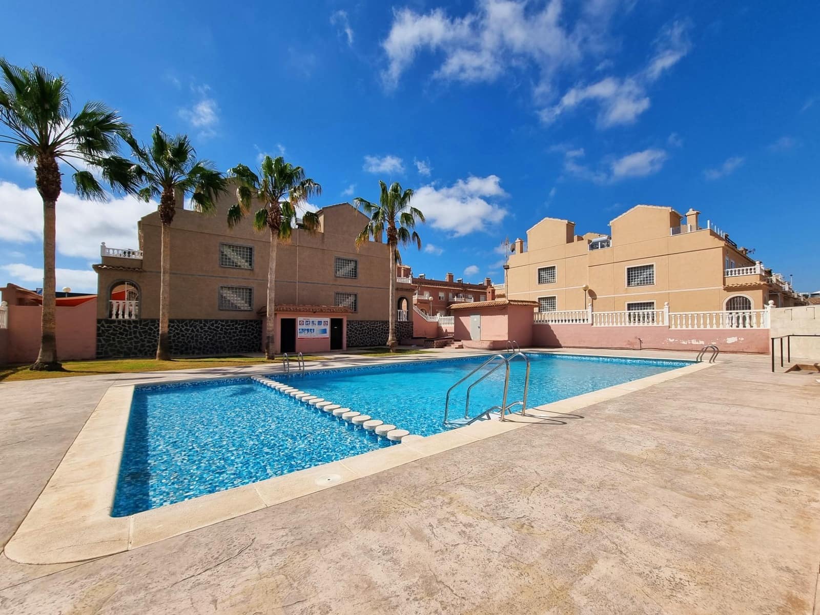 Casa de 3 habitaciones en Gran Alacant en venta con piscina garaje - 320.000 € (Ref: 9820547)