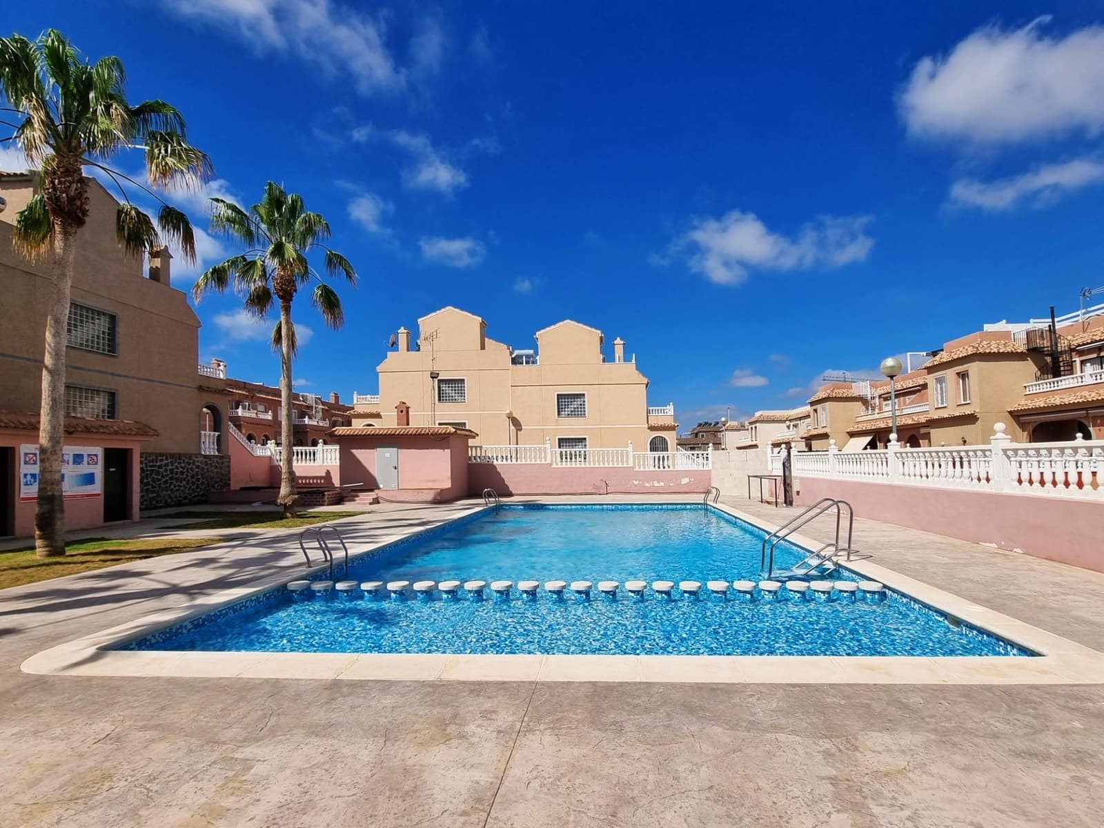 Casa de 3 habitaciones en Gran Alacant en venta con piscina garaje - 320.000 € (Ref: 9820547)