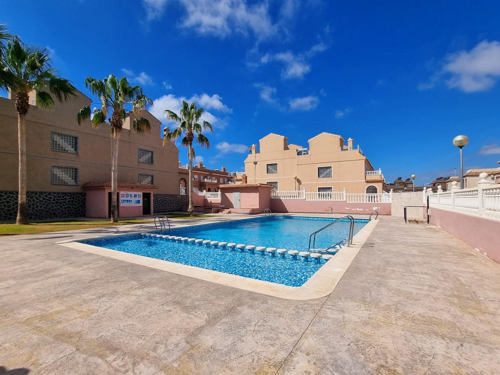 Casa de 3 habitaciones en Gran Alacant en venta con piscina garaje - 320.000 € (Ref: 9820547)