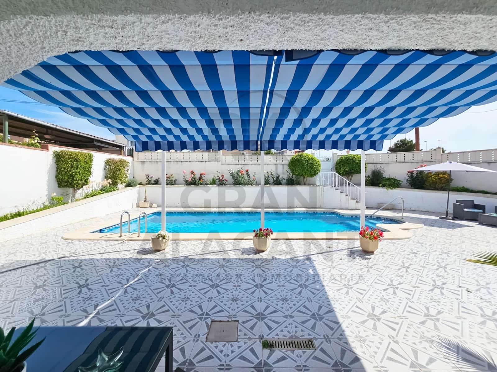 4 bedroom Villa for sale in Arenales del Sol with pool garage - € 495,000 (Ref: 9829200)