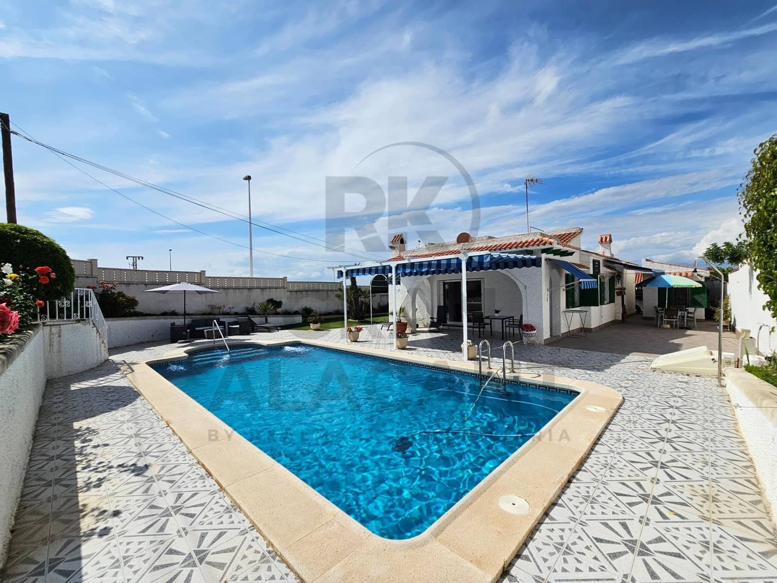 4 bedroom Villa for sale in Arenales del Sol with pool garage - € 495,000 (Ref: 9829200)