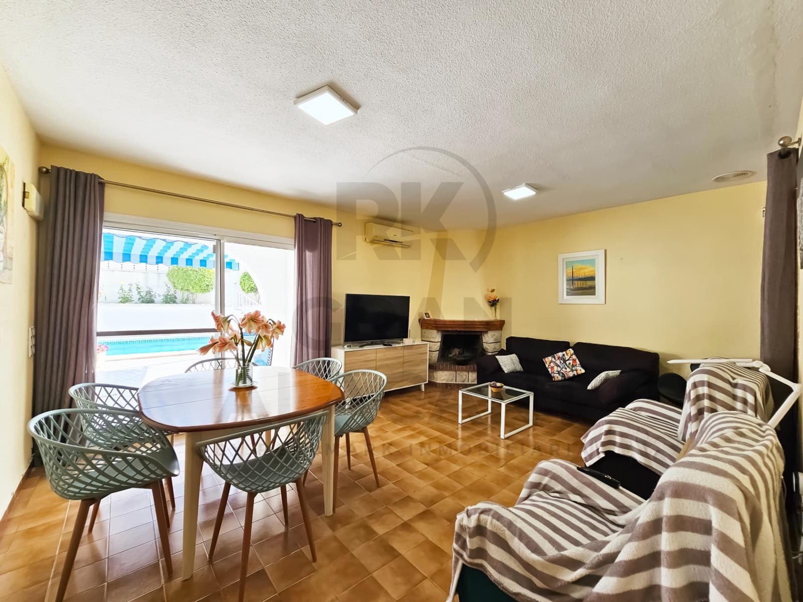 4 bedroom Villa for sale in Arenales del Sol with pool garage - € 495,000 (Ref: 9829200)