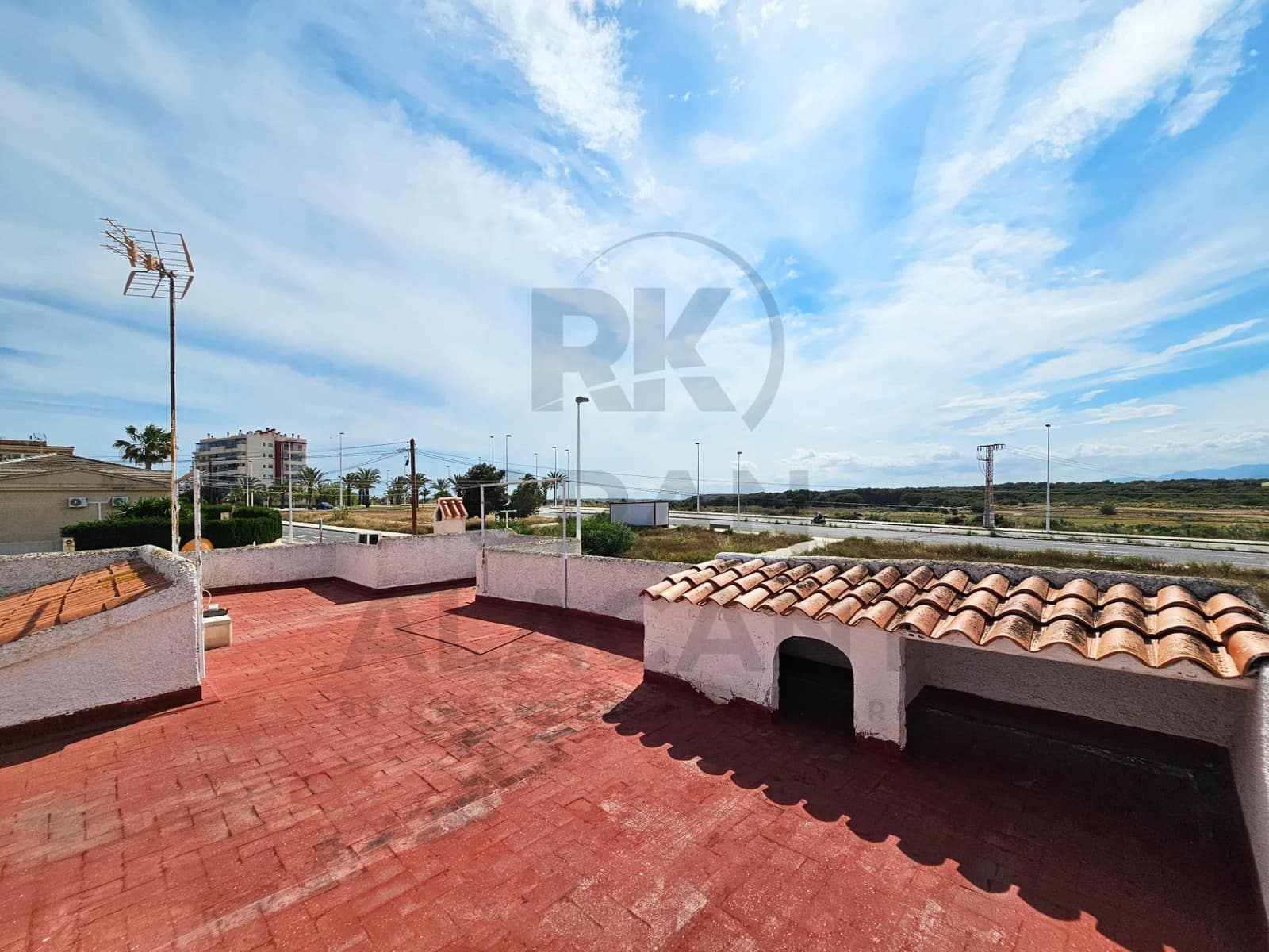 4 bedroom Villa for sale in Arenales del Sol with pool garage - € 495,000 (Ref: 9829200)