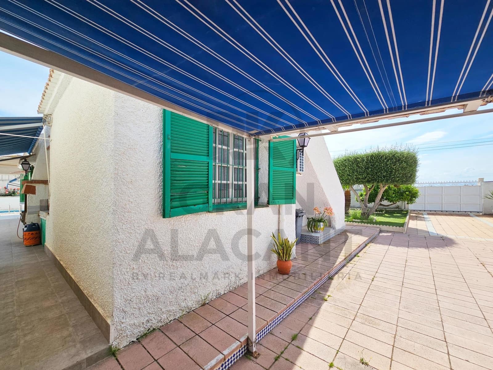 4 bedroom Villa for sale in Arenales del Sol with pool garage - € 495,000 (Ref: 9829200)