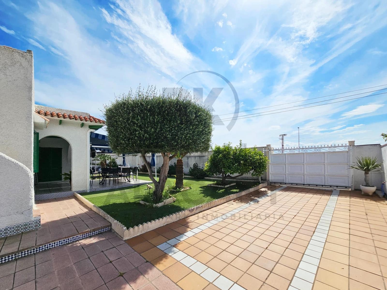 4 bedroom Villa for sale in Arenales del Sol with pool garage - € 495,000 (Ref: 9829200)