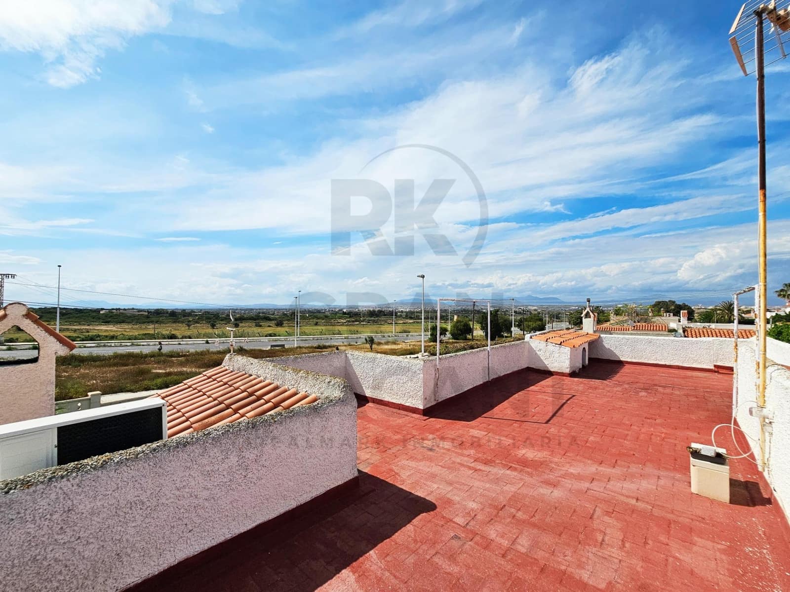 4 bedroom Villa for sale in Arenales del Sol with pool garage - € 495,000 (Ref: 9829200)