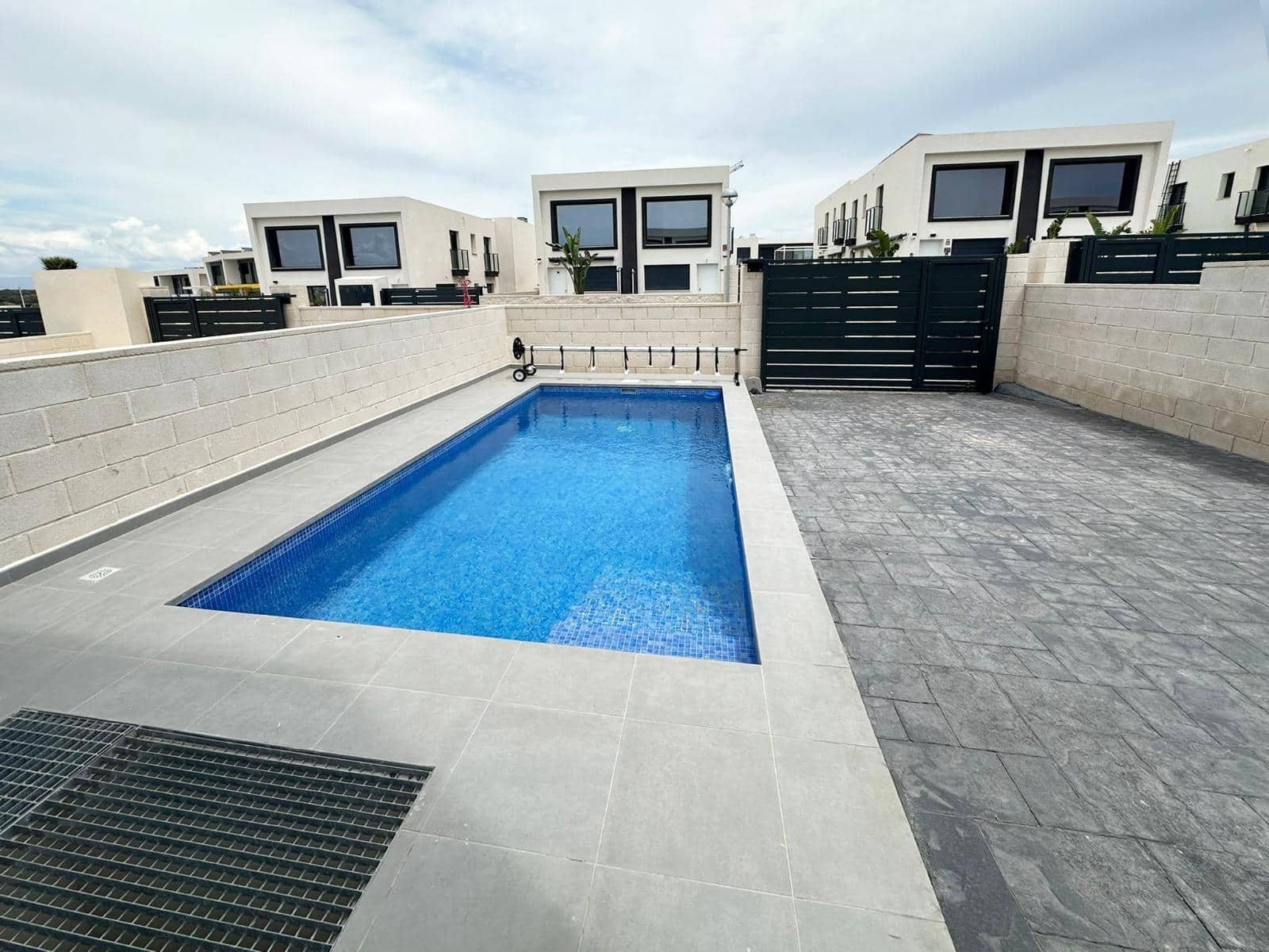 3 bedroom Villa for rent in Gran Alacant with pool - € 1,800 (Ref: 9843429)