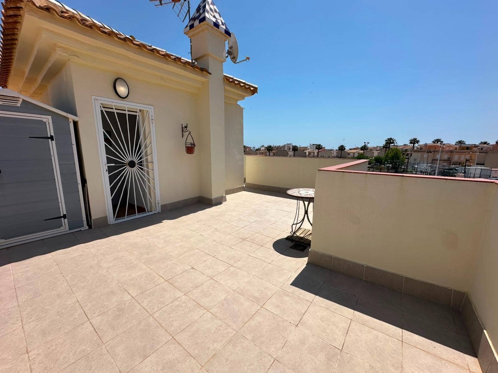 2 bedroom Bungalow for rent in Gran Alacant with pool - € 950 (Ref: 9876481)