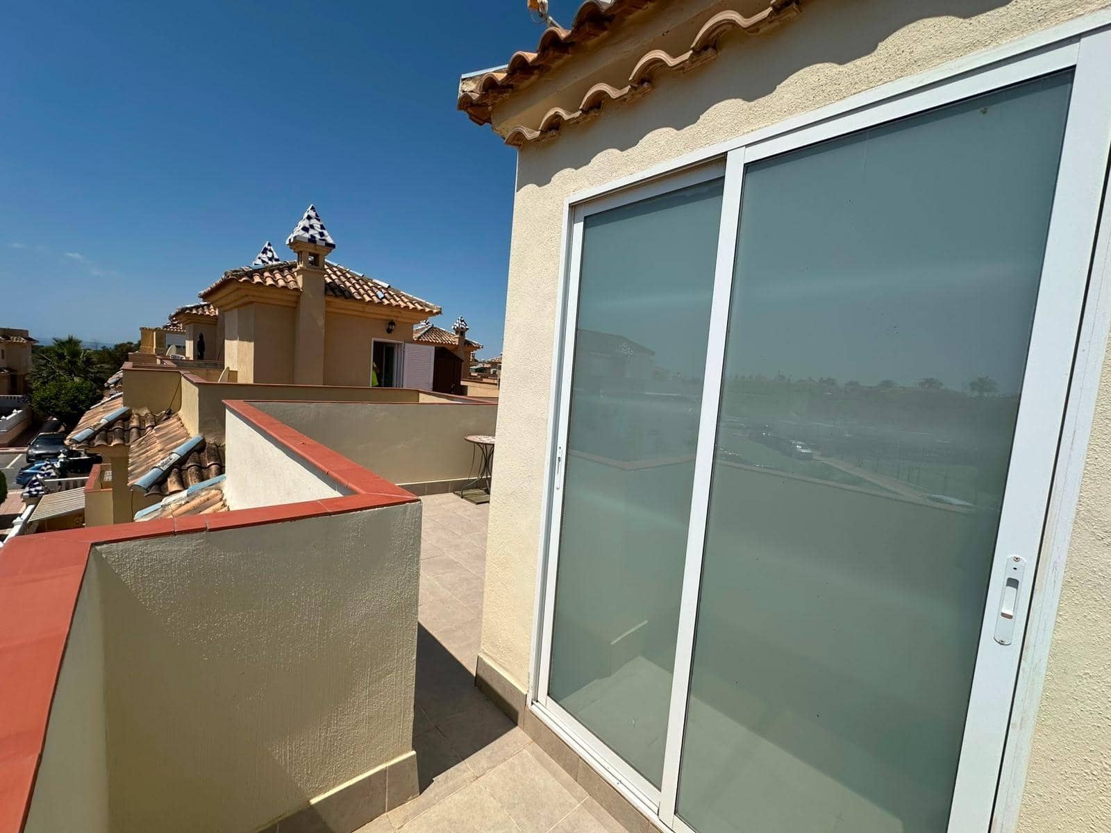 2 bedroom Bungalow for rent in Gran Alacant with pool - € 950 (Ref: 9876481)