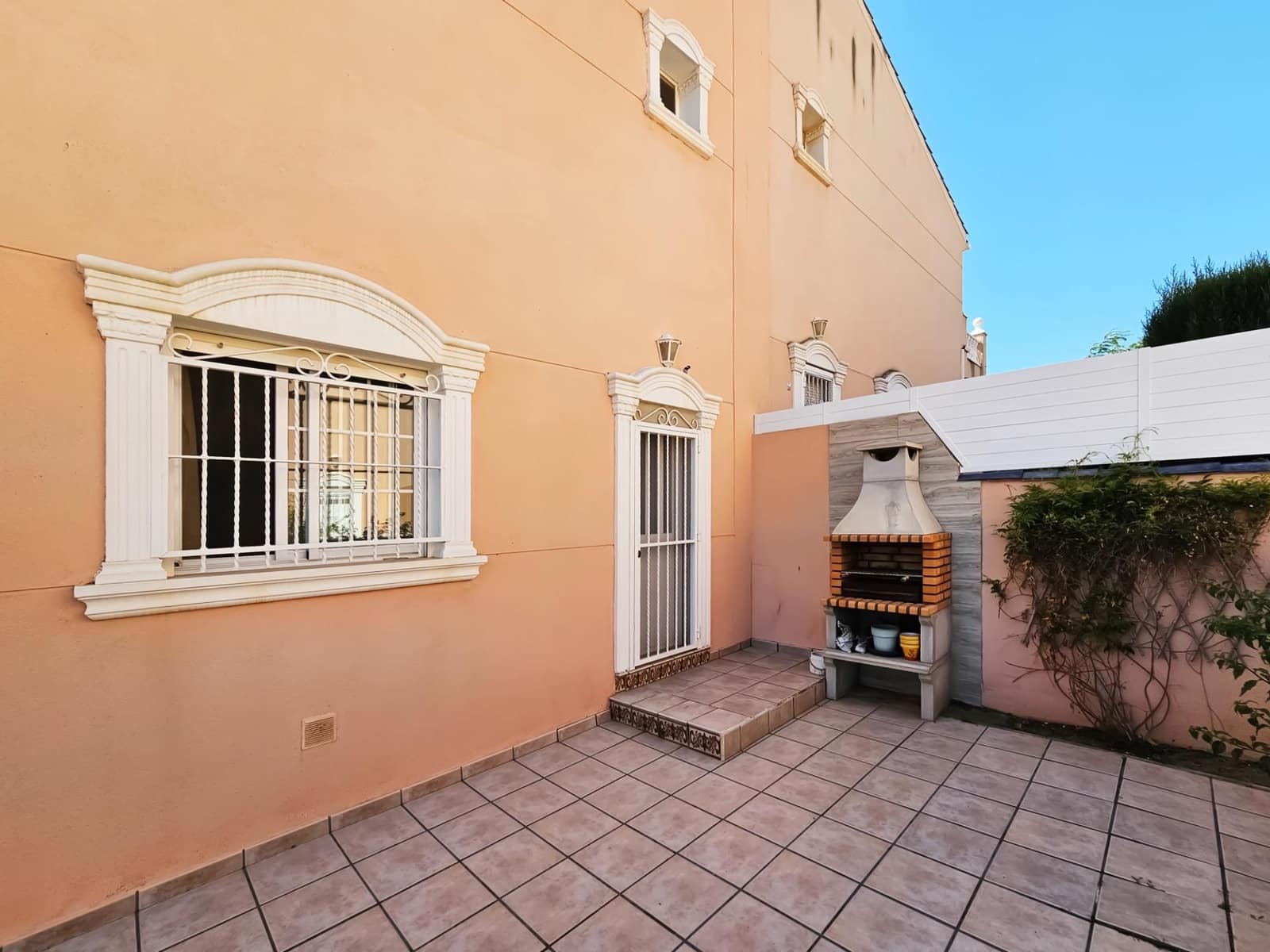 3 slaapkamer Bungalow te koop in Gran Alacant met zwembad - € 315.000 (Ref: 9878904)