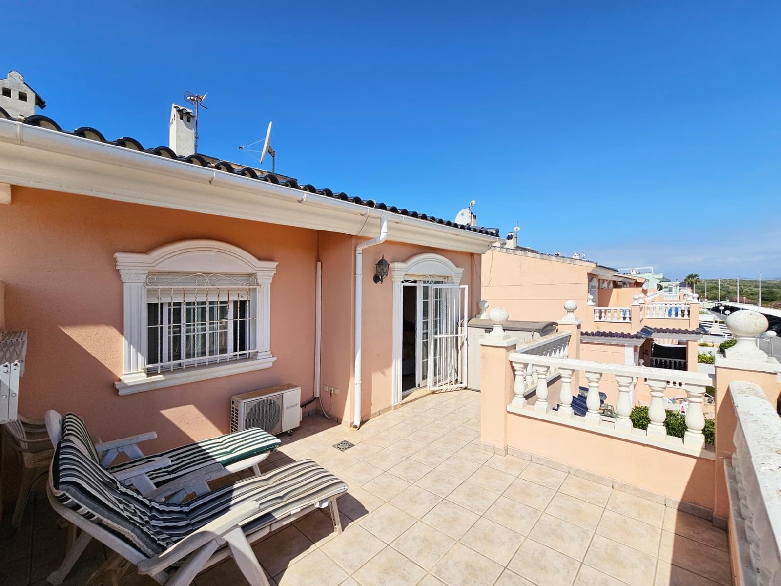 3 slaapkamer Bungalow te koop in Gran Alacant met zwembad - € 315.000 (Ref: 9878904)
