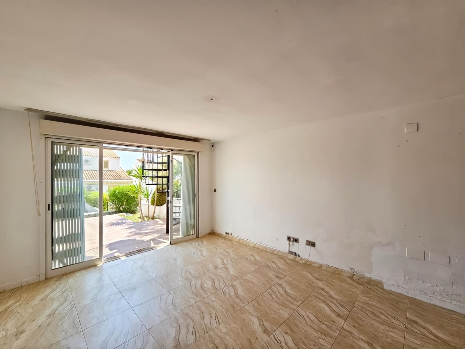 2 bedroom Bungalow for sale in Gran Alacant with pool - € 290,000 (Ref: 9893917)