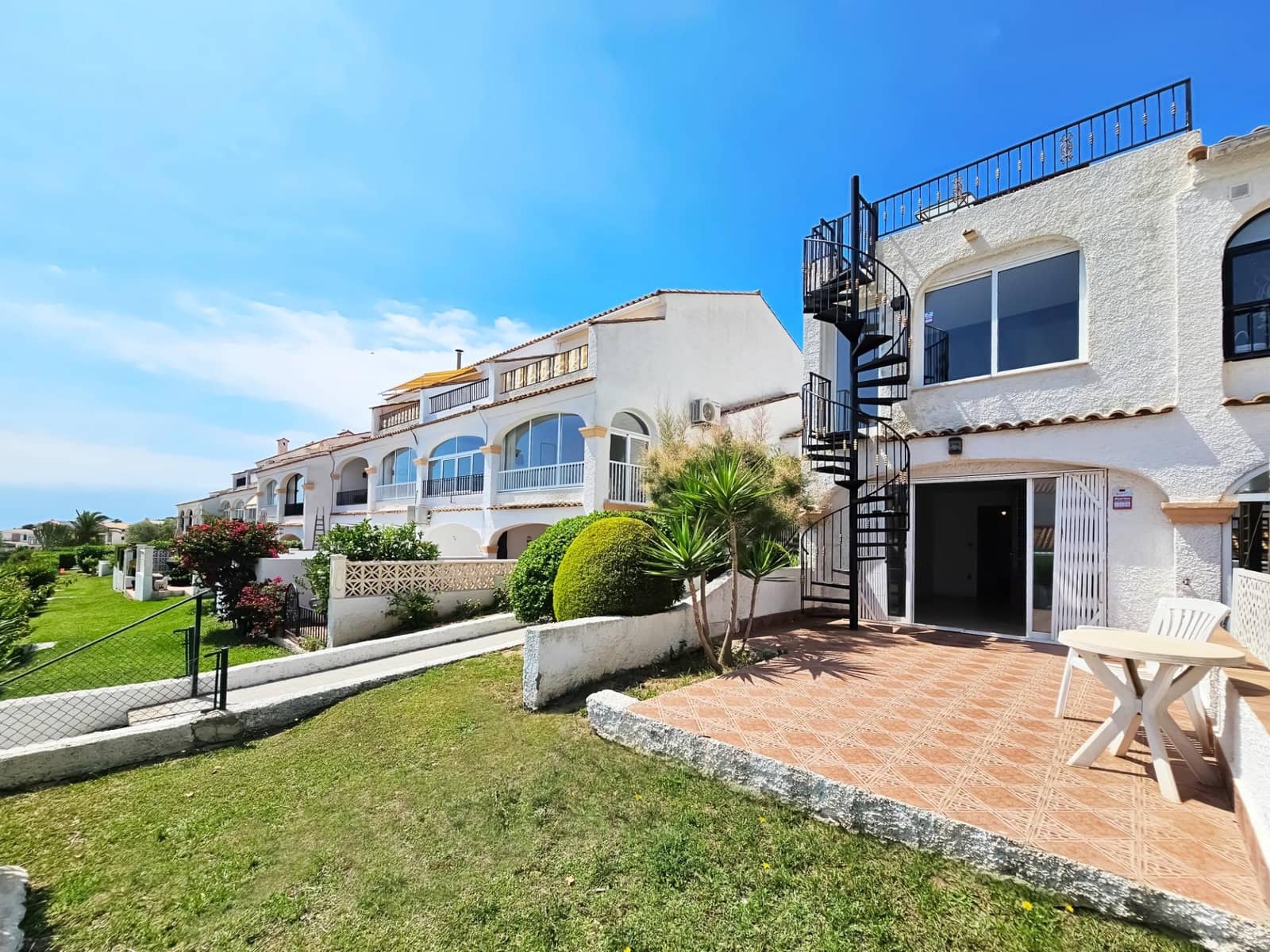 2 bedroom Bungalow for sale in Gran Alacant with pool - € 290,000 (Ref: 9893917)