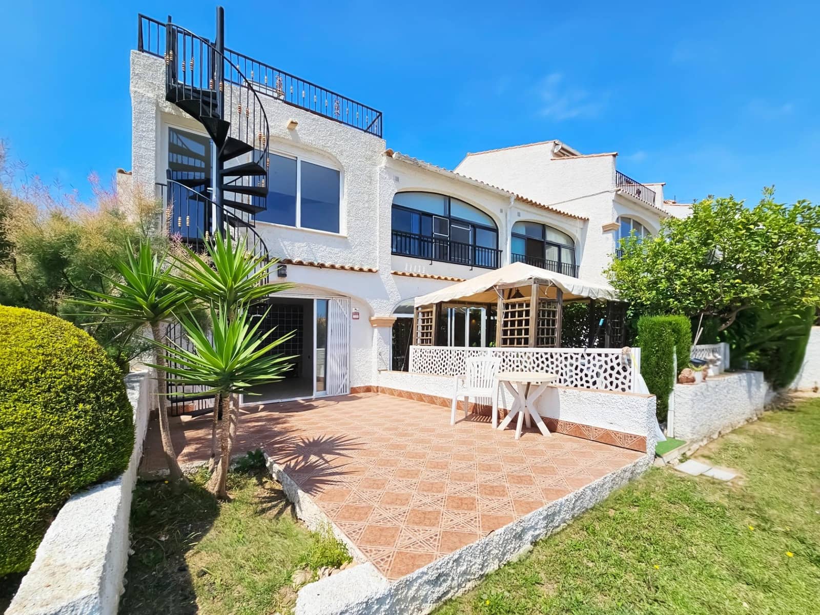 2 bedroom Bungalow for sale in Gran Alacant with pool - € 290,000 (Ref: 9893917)