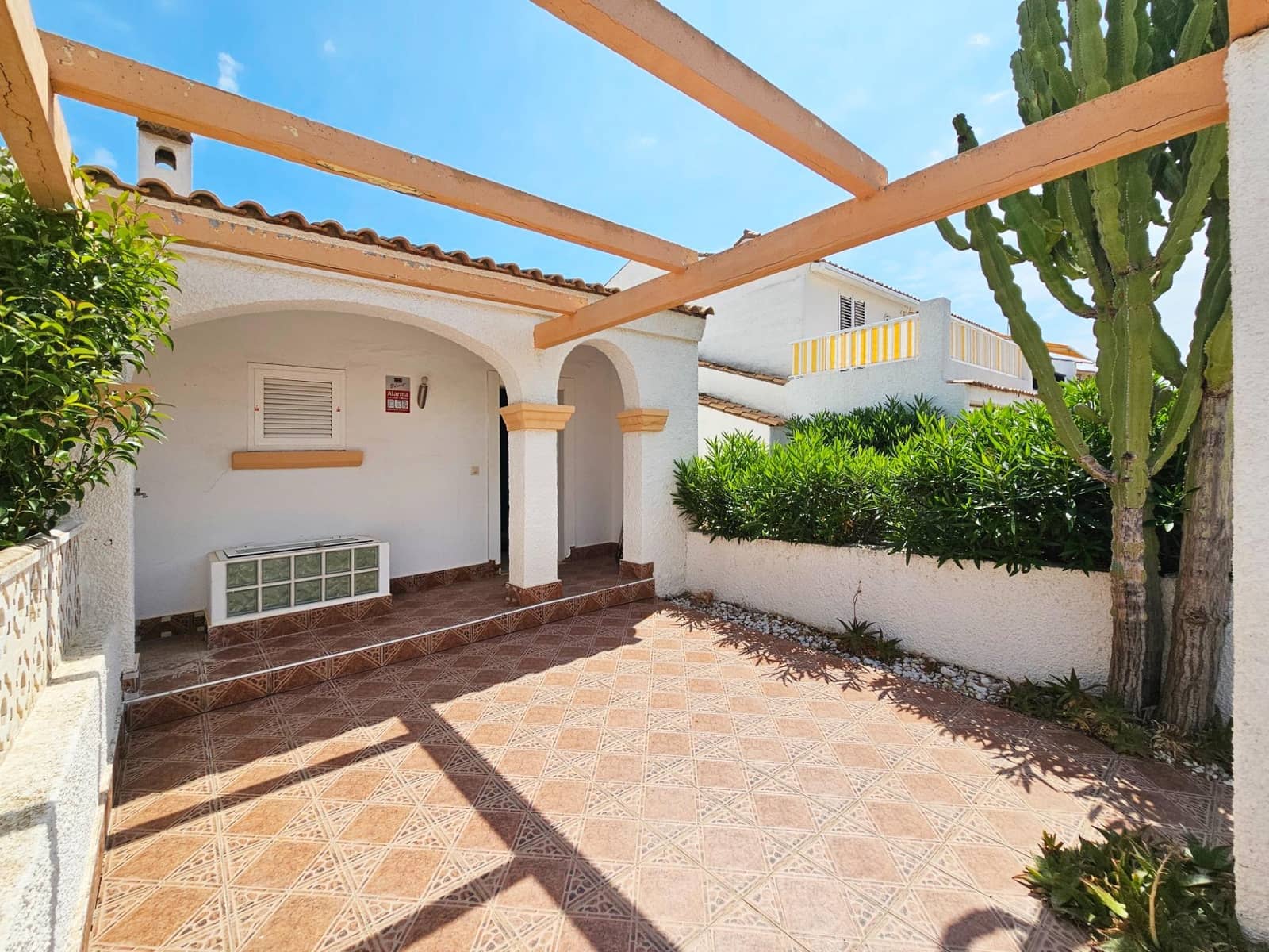 2 bedroom Bungalow for sale in Gran Alacant with pool - € 290,000 (Ref: 9893917)