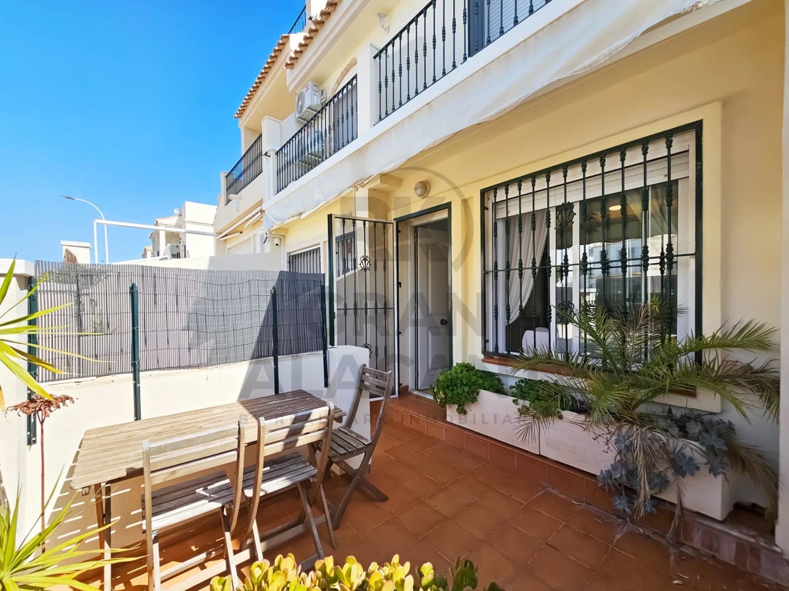 2 Zimmer Bungalow zu verkaufen in Gran Alacant mit Pool - 255.000 € (Ref: 9922340)