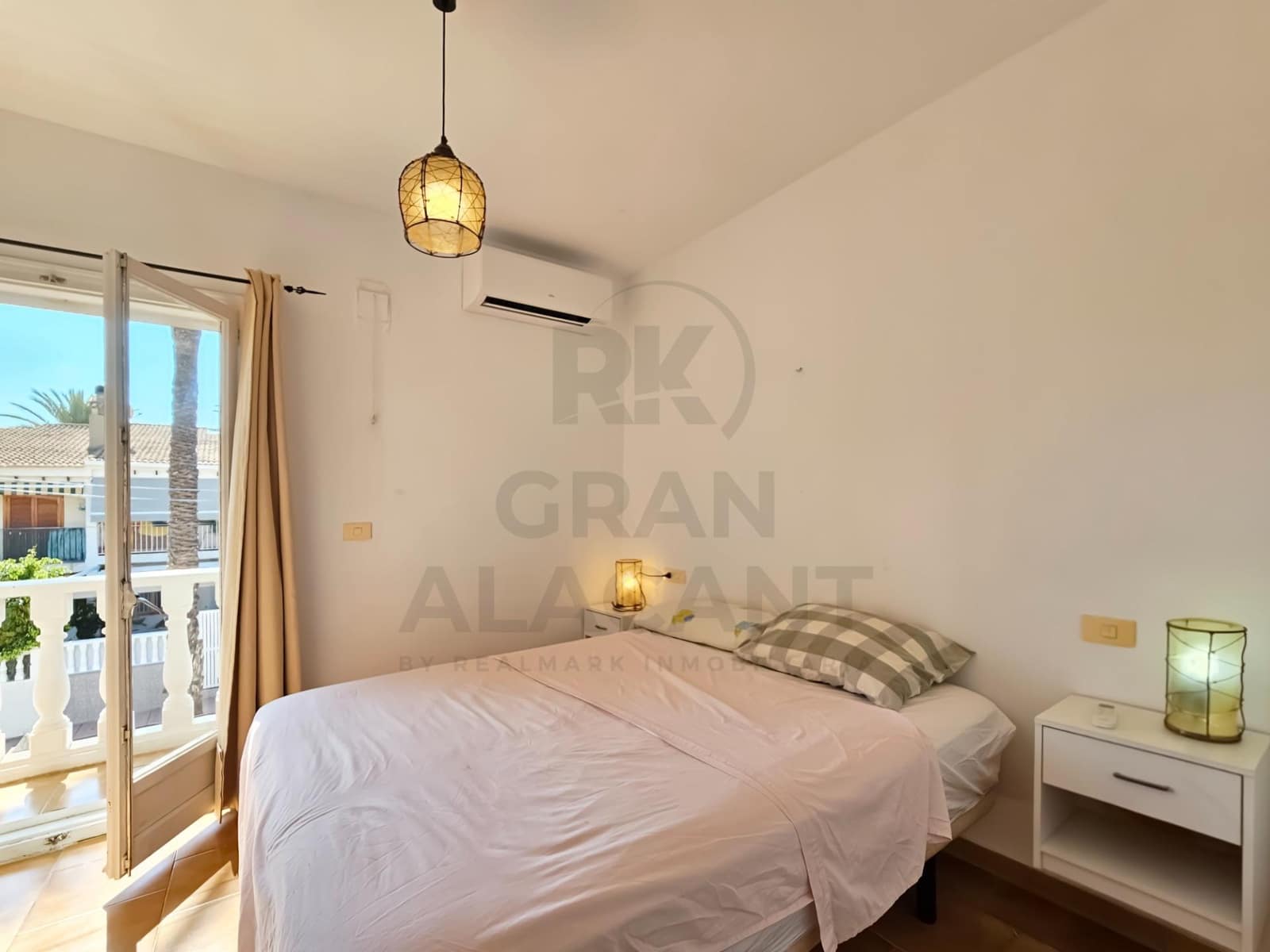 2 makuuhuone Bungalow myytävänä paikassa Gran Alacant mukana uima-altaan - 219 000 € (Ref: 9938248)