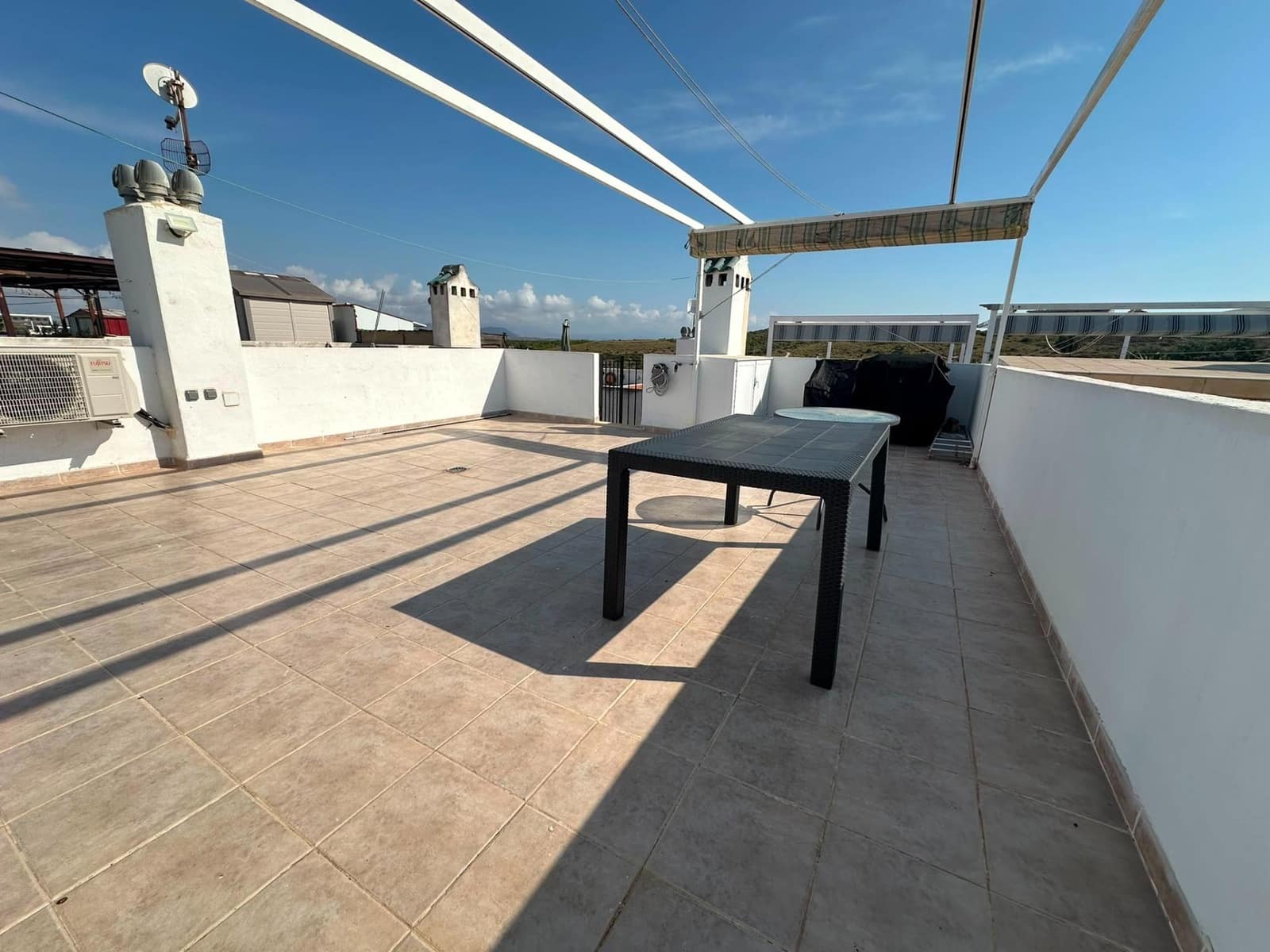 2 soverom Bungalow til leie i Gran Alacant med svømmebasseng garasje - € 1 000 (Ref: 9945748)