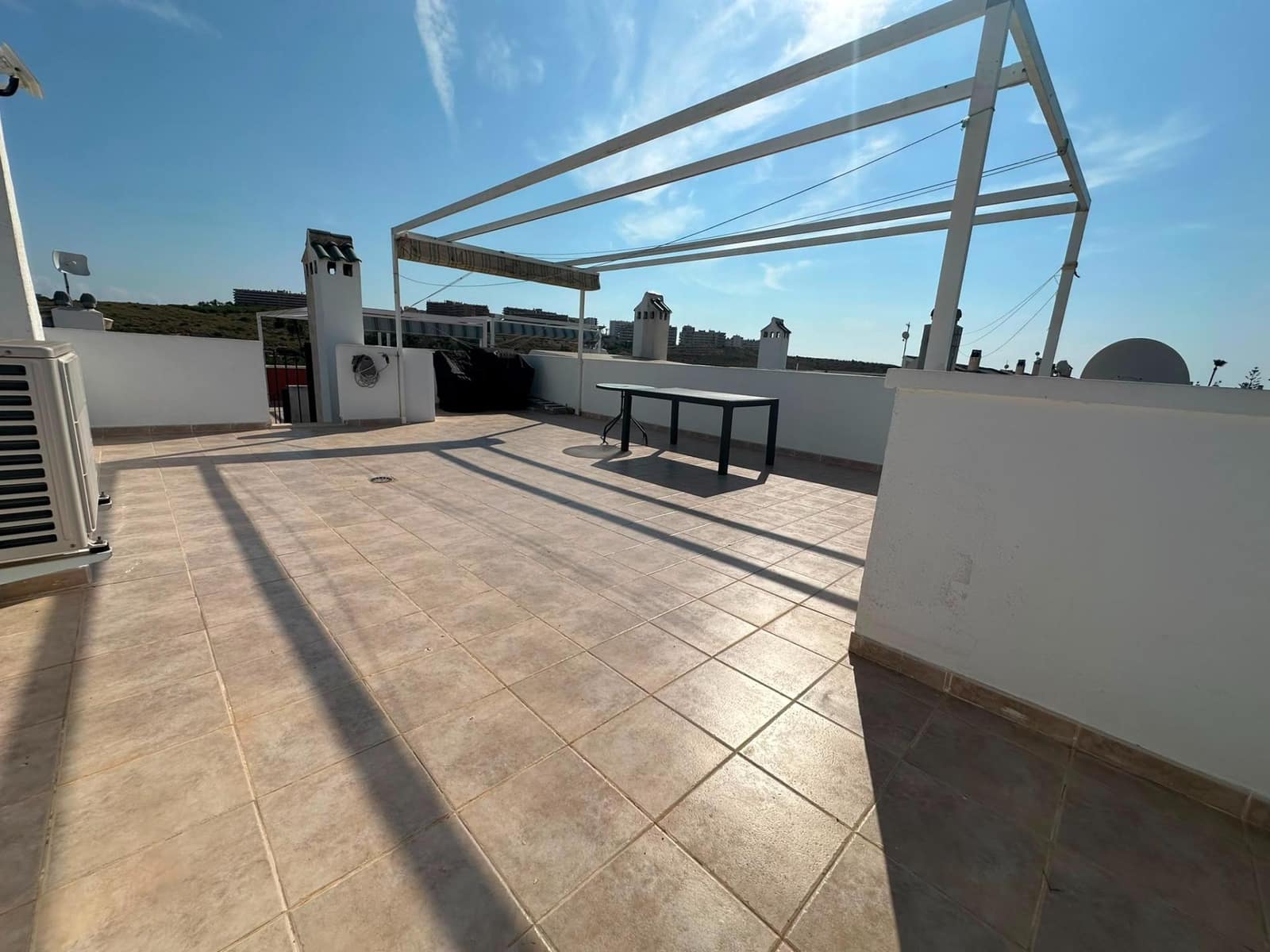 2 soverom Bungalow til leie i Gran Alacant med svømmebasseng garasje - € 1 000 (Ref: 9945748)