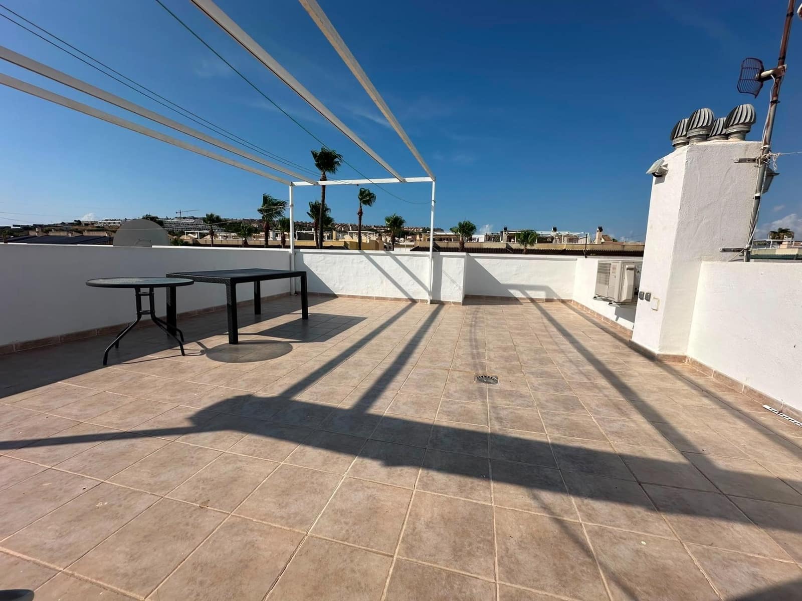 2 soverom Bungalow til leie i Gran Alacant med svømmebasseng garasje - € 1 000 (Ref: 9945748)