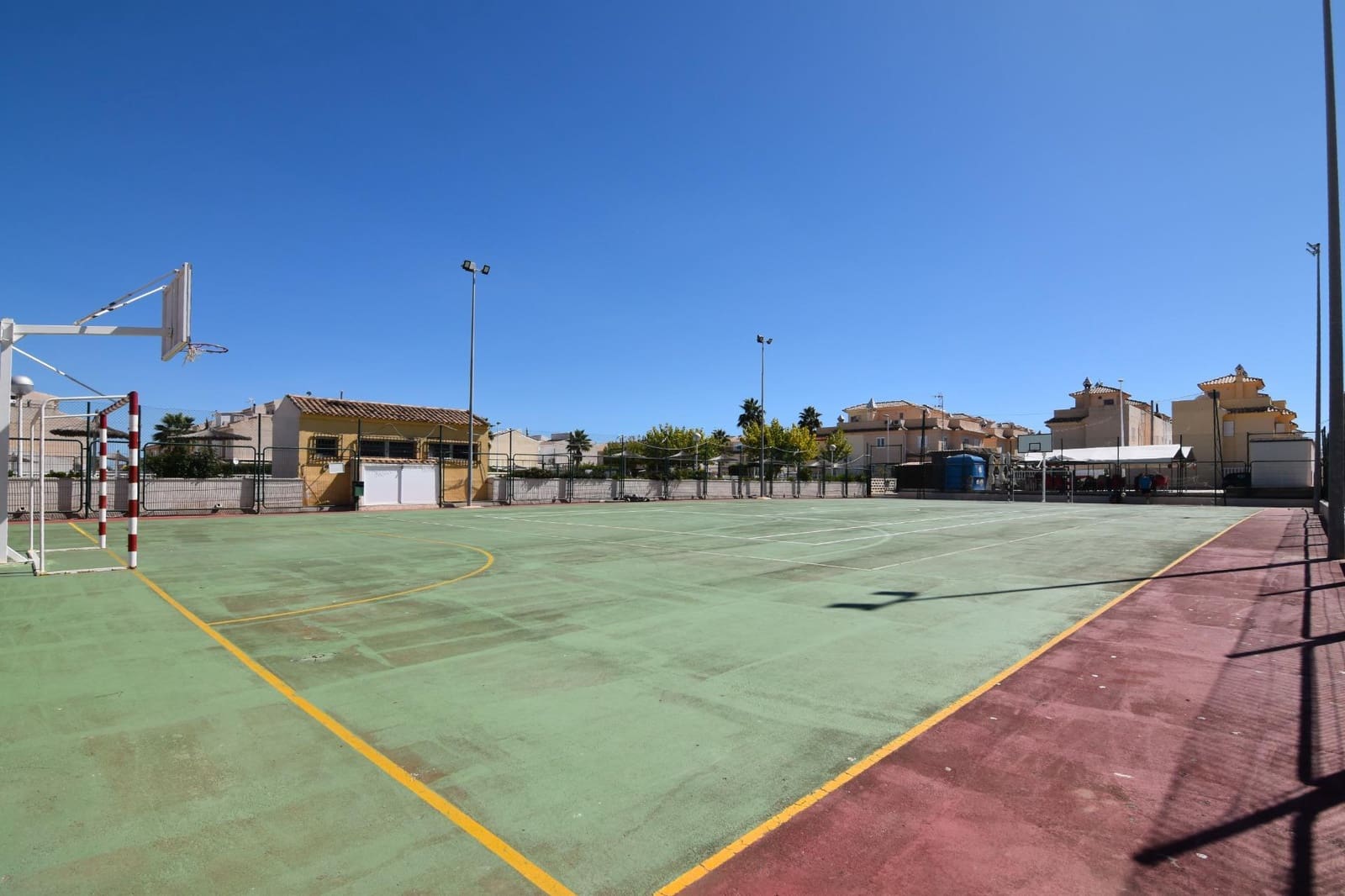 Bungalow de 1 habitación en Gran Alacant en venta con piscina - 184.000 € (Ref: 9952668)