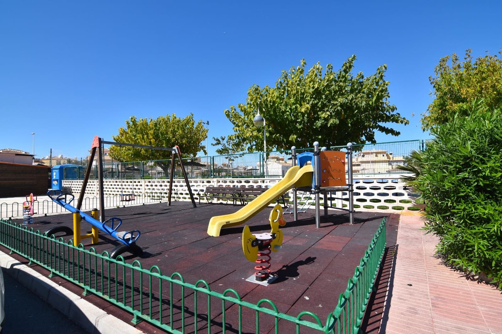 Bungalow de 1 habitación en Gran Alacant en venta con piscina - 184.000 € (Ref: 9952668)