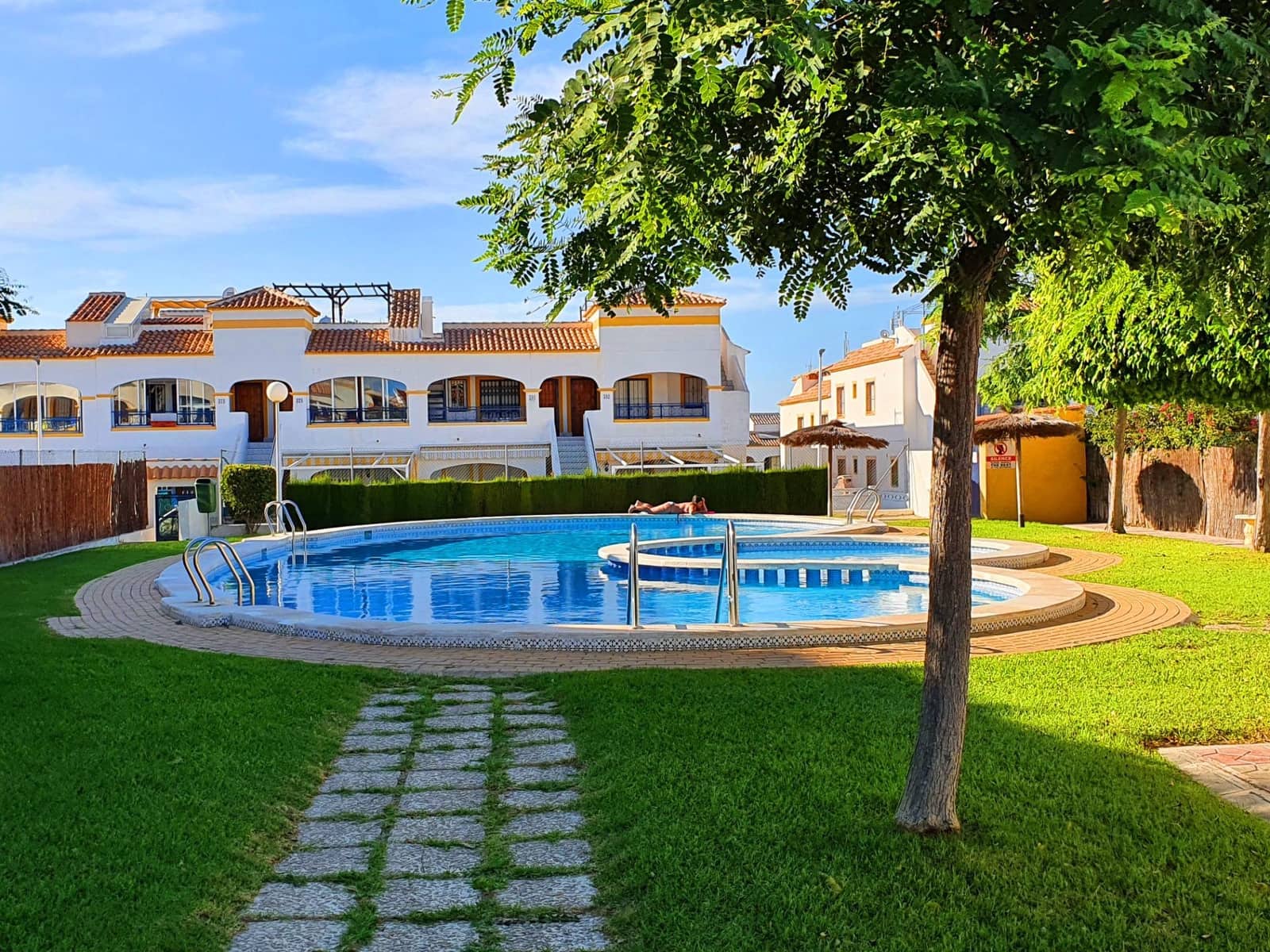 2 bedroom Bungalow for sale in Gran Alacant with pool - € 195,000 (Ref: 9966692)