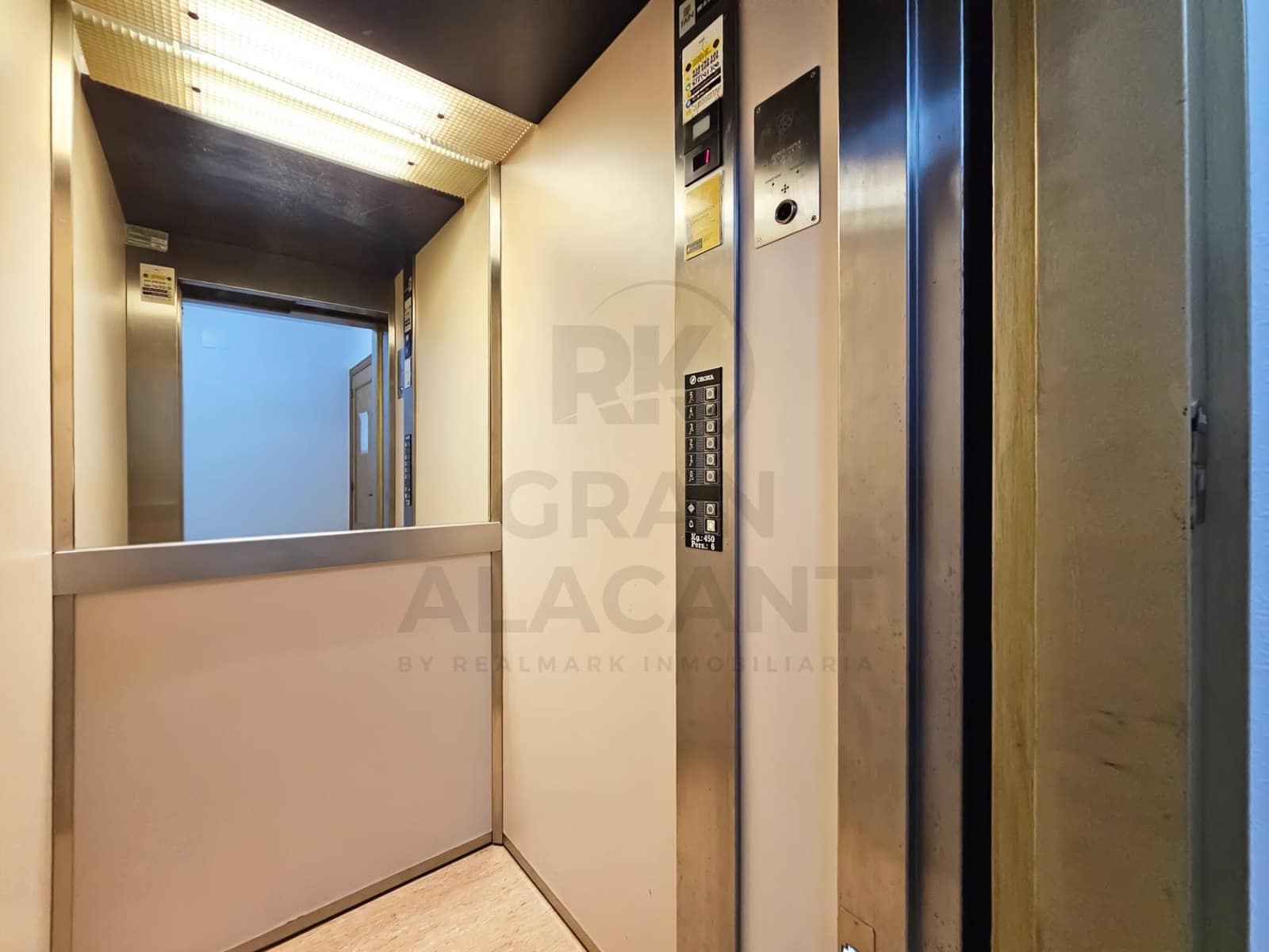 2 soveværelse Lejlighed til salg i Arenales del Sol med garage - € 290.000 (Ref: 9966693)