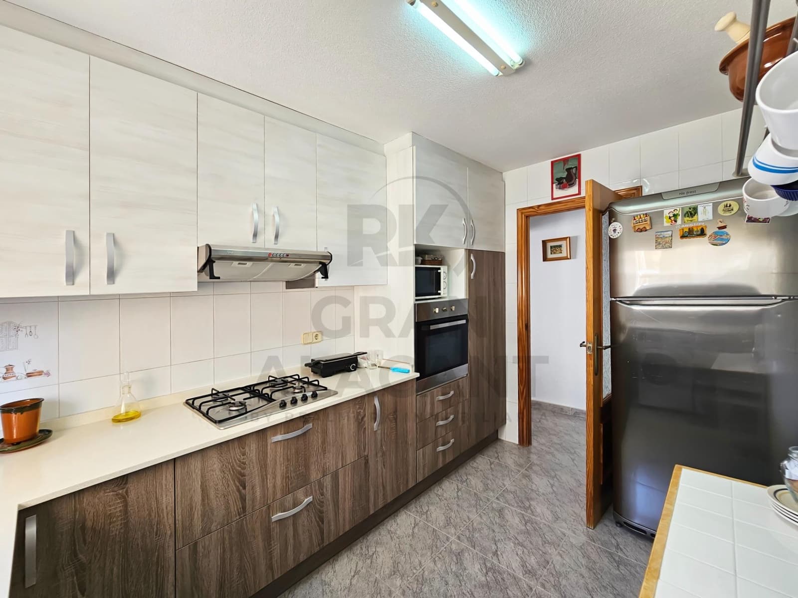 2 soveværelse Lejlighed til salg i Arenales del Sol med garage - € 290.000 (Ref: 9966693)