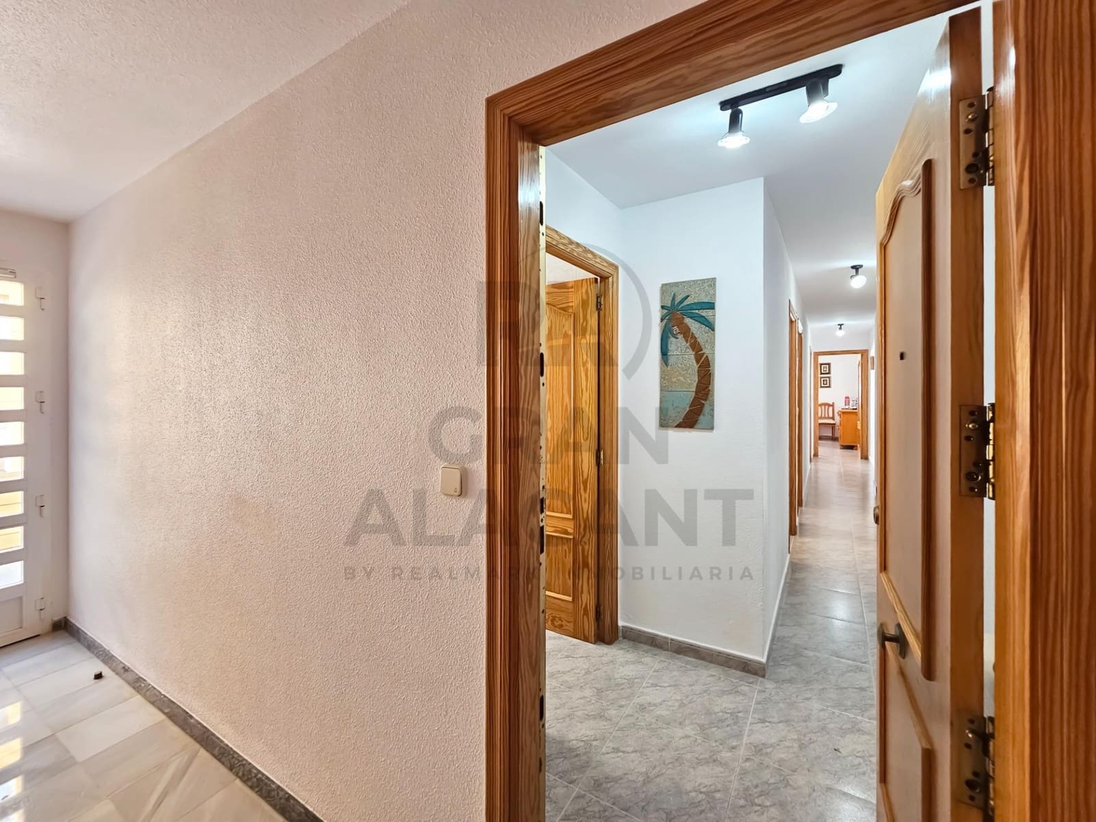 2 soveværelse Lejlighed til salg i Arenales del Sol med garage - € 290.000 (Ref: 9966693)