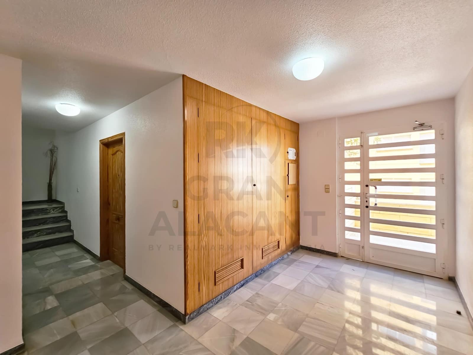 2 soveværelse Lejlighed til salg i Arenales del Sol med garage - € 290.000 (Ref: 9966693)
