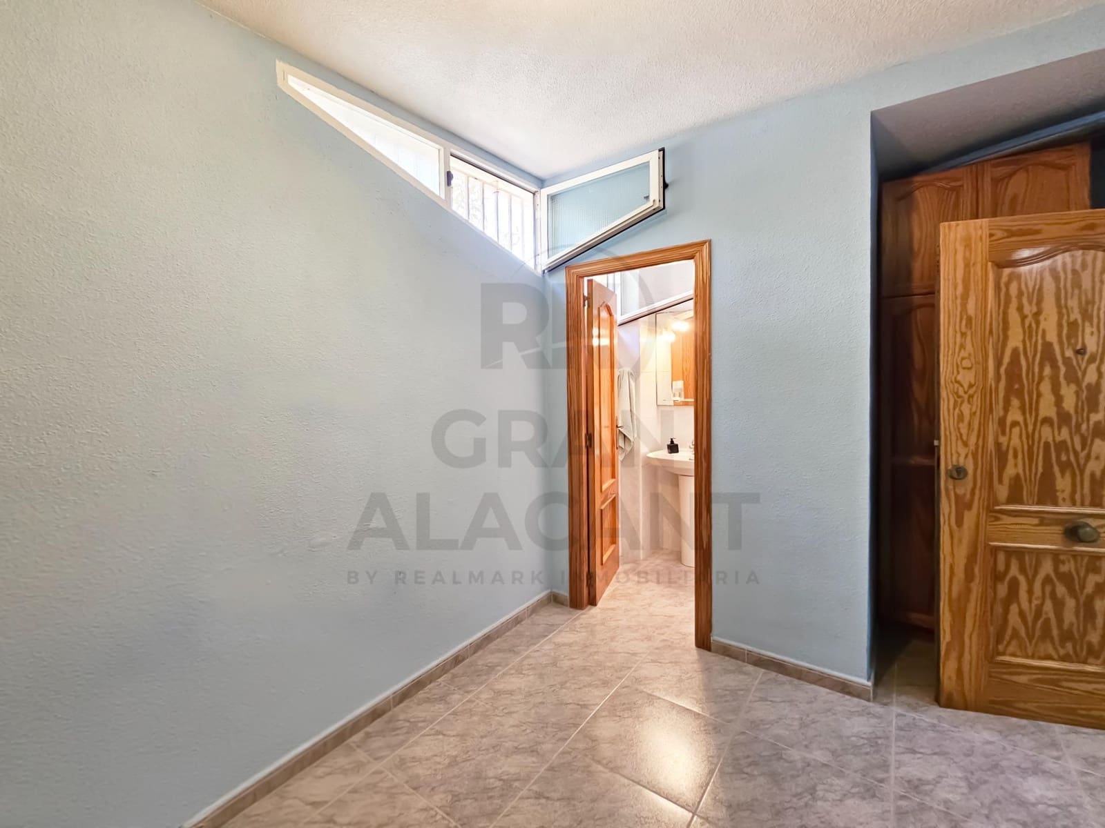 2 soveværelse Lejlighed til salg i Arenales del Sol med garage - € 290.000 (Ref: 9966693)
