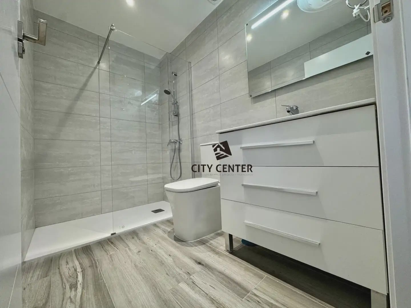 2 slaapkamer Flat te koop in Arona met zwembad - € 269.000 (Ref: 10016874)
