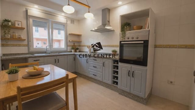 3 slaapkamer Rijtjeshuis te koop in Granadilla de Abona met garage - € 420.000 (Ref: 10016876)