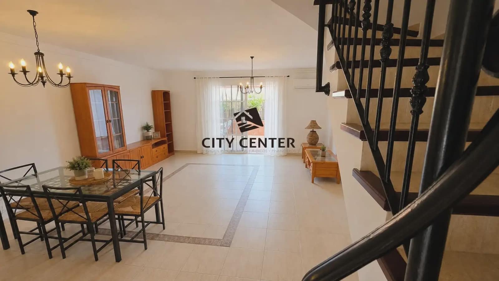 3 slaapkamer Rijtjeshuis te koop in Granadilla de Abona met garage - € 420.000 (Ref: 10016876)
