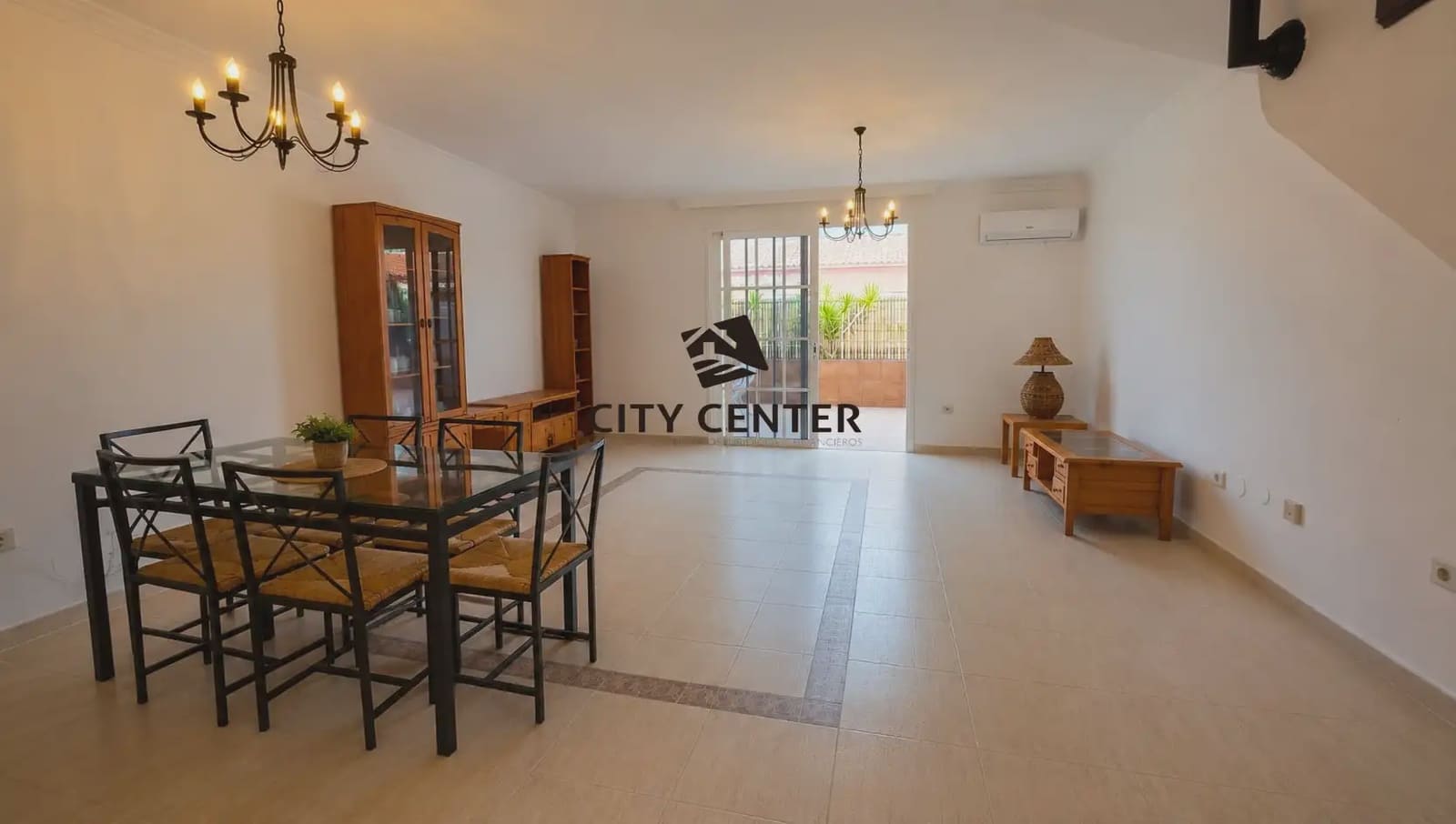 3 slaapkamer Rijtjeshuis te koop in Granadilla de Abona met garage - € 420.000 (Ref: 10016876)