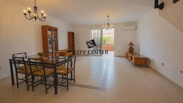 3 slaapkamer Rijtjeshuis te koop in Granadilla de Abona met garage - € 420.000 (Ref: 10016876)