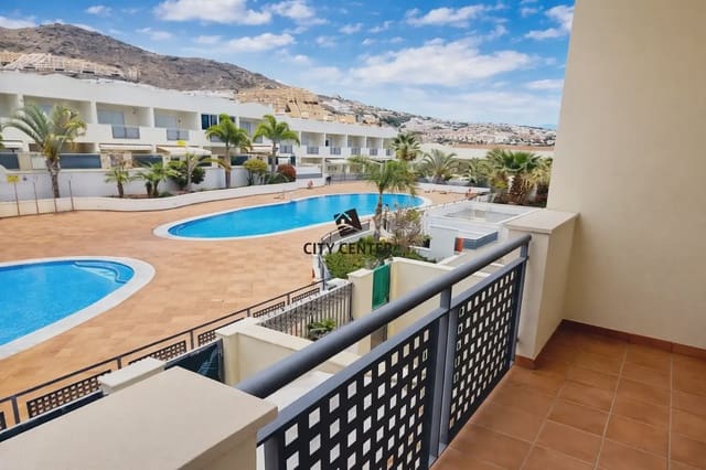 3 makuuhuone Omakotitalo myytävänä paikassa Playa de Fañabé Alto, Adeje mukana uima-altaan 
autotalli - 460 000 € (Ref: 10048485)