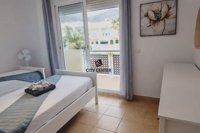 3 makuuhuone Omakotitalo myytävänä paikassa Playa de Fañabé Alto, Adeje mukana uima-altaan 
autotalli - 460 000 € (Ref: 10048485)