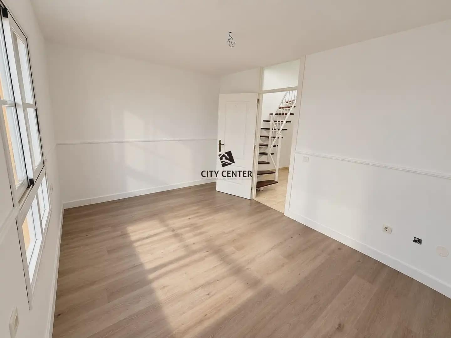 2 quarto Penthouse para venda em Adeje com piscina garagem - 369 000 € (Ref: 10147493)