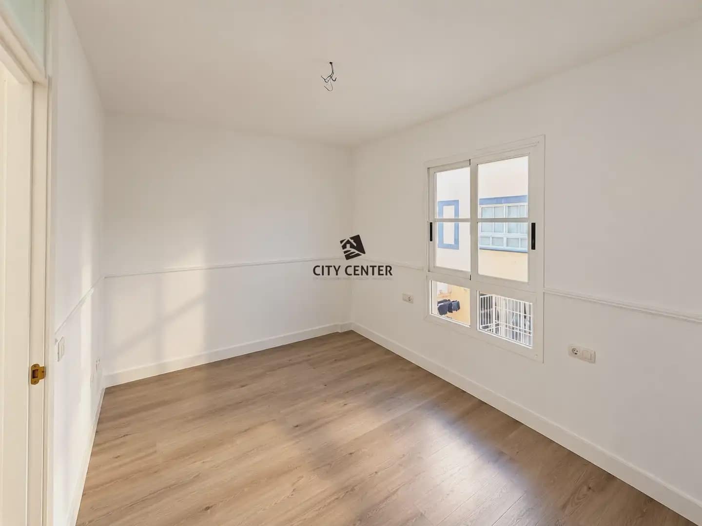 2 quarto Penthouse para venda em Adeje com piscina garagem - 369 000 € (Ref: 10147493)