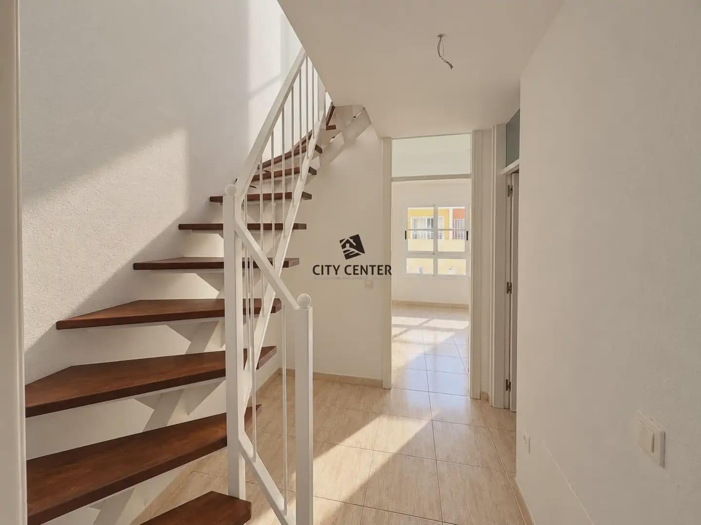 2 quarto Penthouse para venda em Adeje com piscina garagem - 369 000 € (Ref: 10147493)
