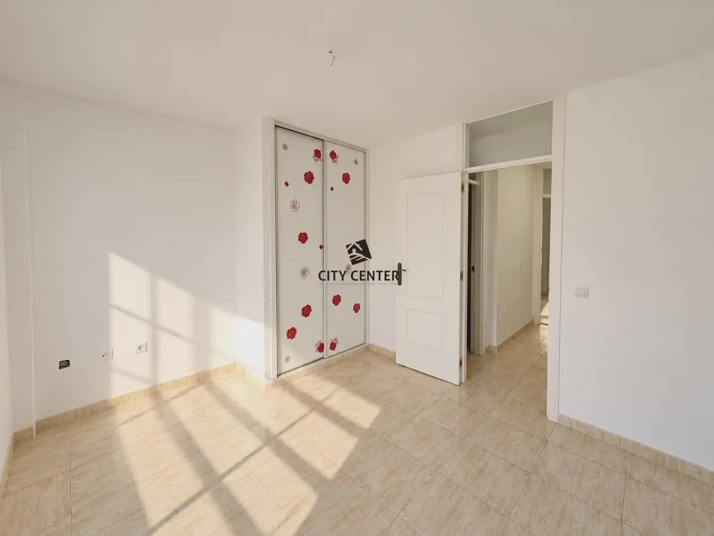 2 quarto Penthouse para venda em Adeje com piscina garagem - 369 000 € (Ref: 10147493)