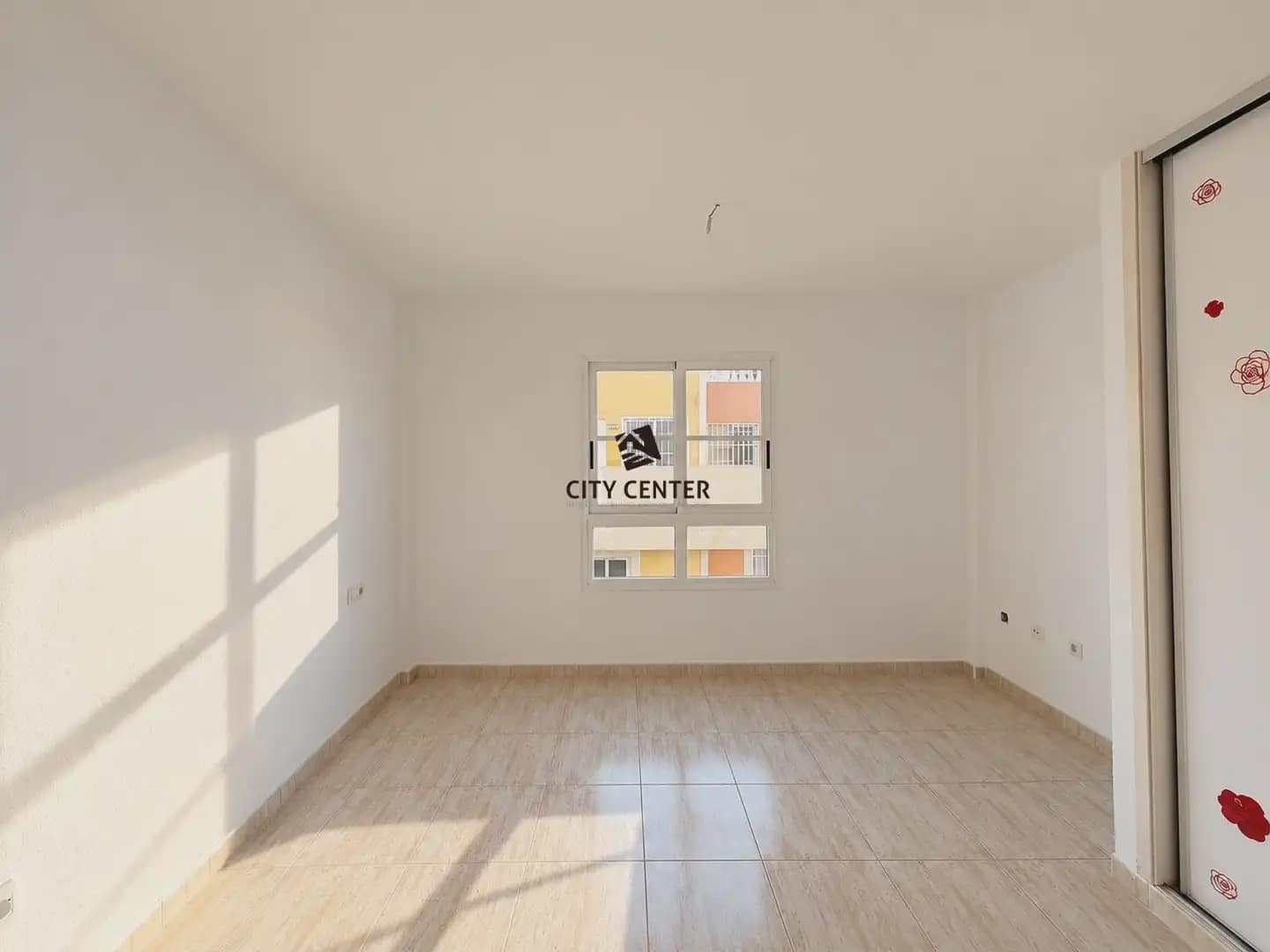 2 quarto Penthouse para venda em Adeje com piscina garagem - 369 000 € (Ref: 10147493)