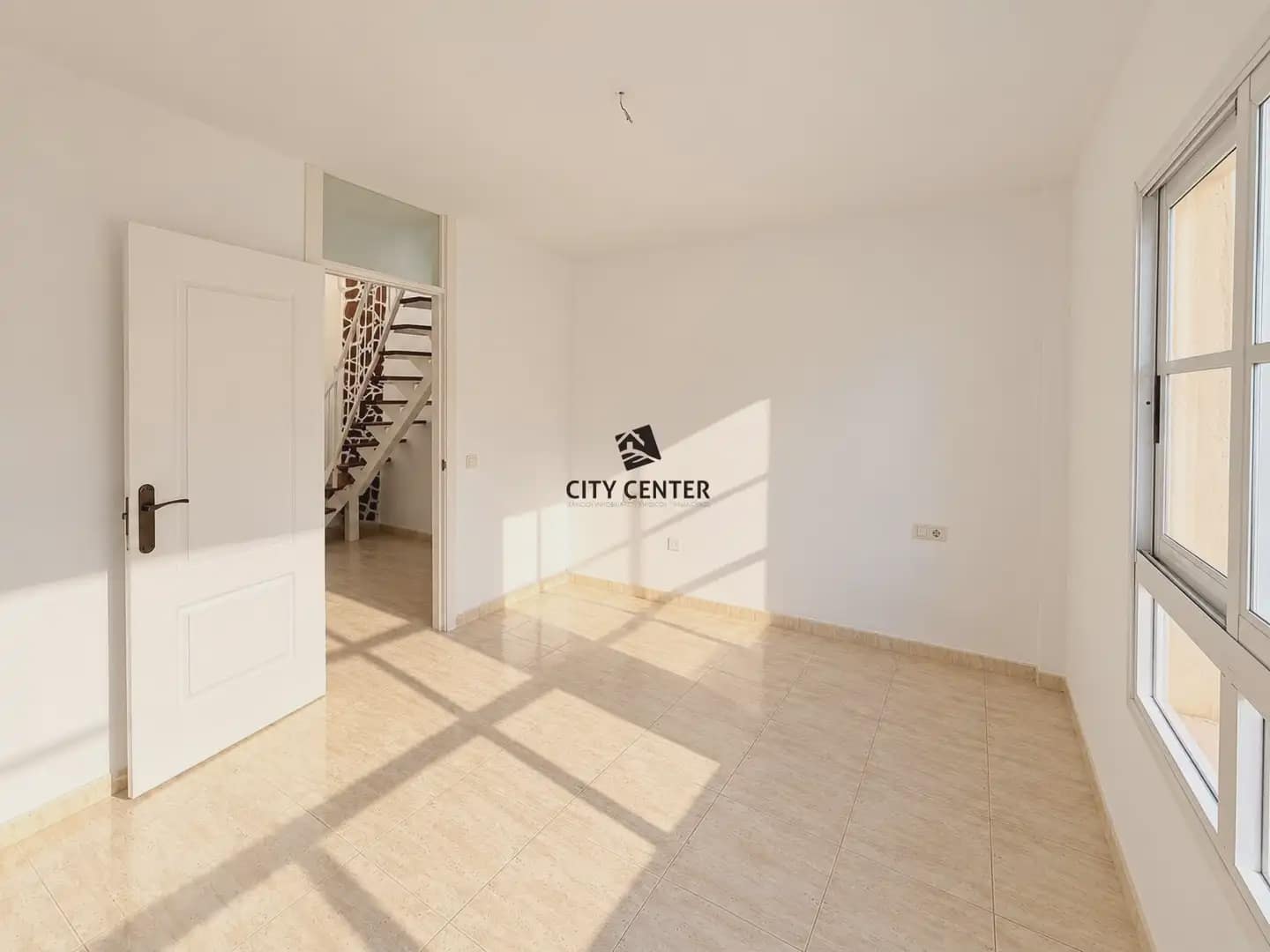2 quarto Penthouse para venda em Adeje com piscina garagem - 369 000 € (Ref: 10147493)