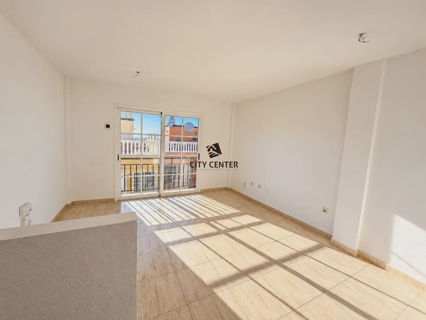 2 quarto Penthouse para venda em Adeje com piscina garagem - 369 000 € (Ref: 10147493)